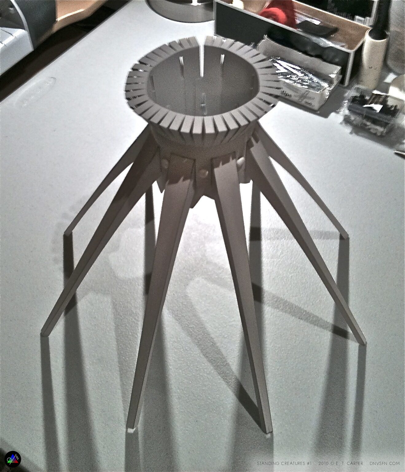 Tripod body on splayed legs.